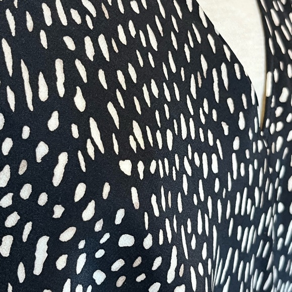 Asymmetrical Animal Print Silk V-Neck Blouse - Picture 4 of 4